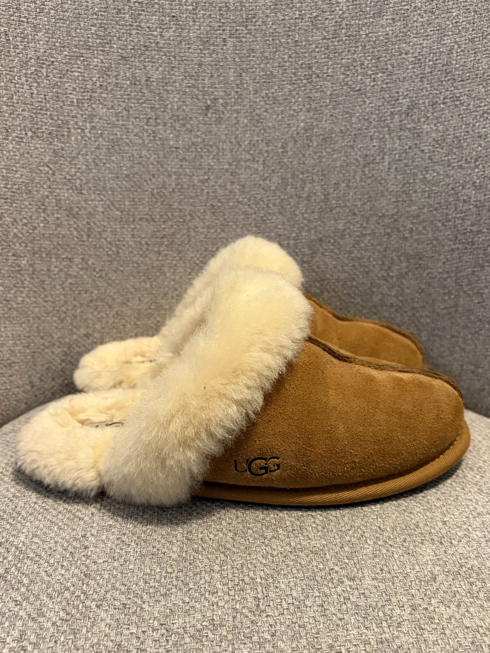 UGG- size 5 Scuffette lI Slipper